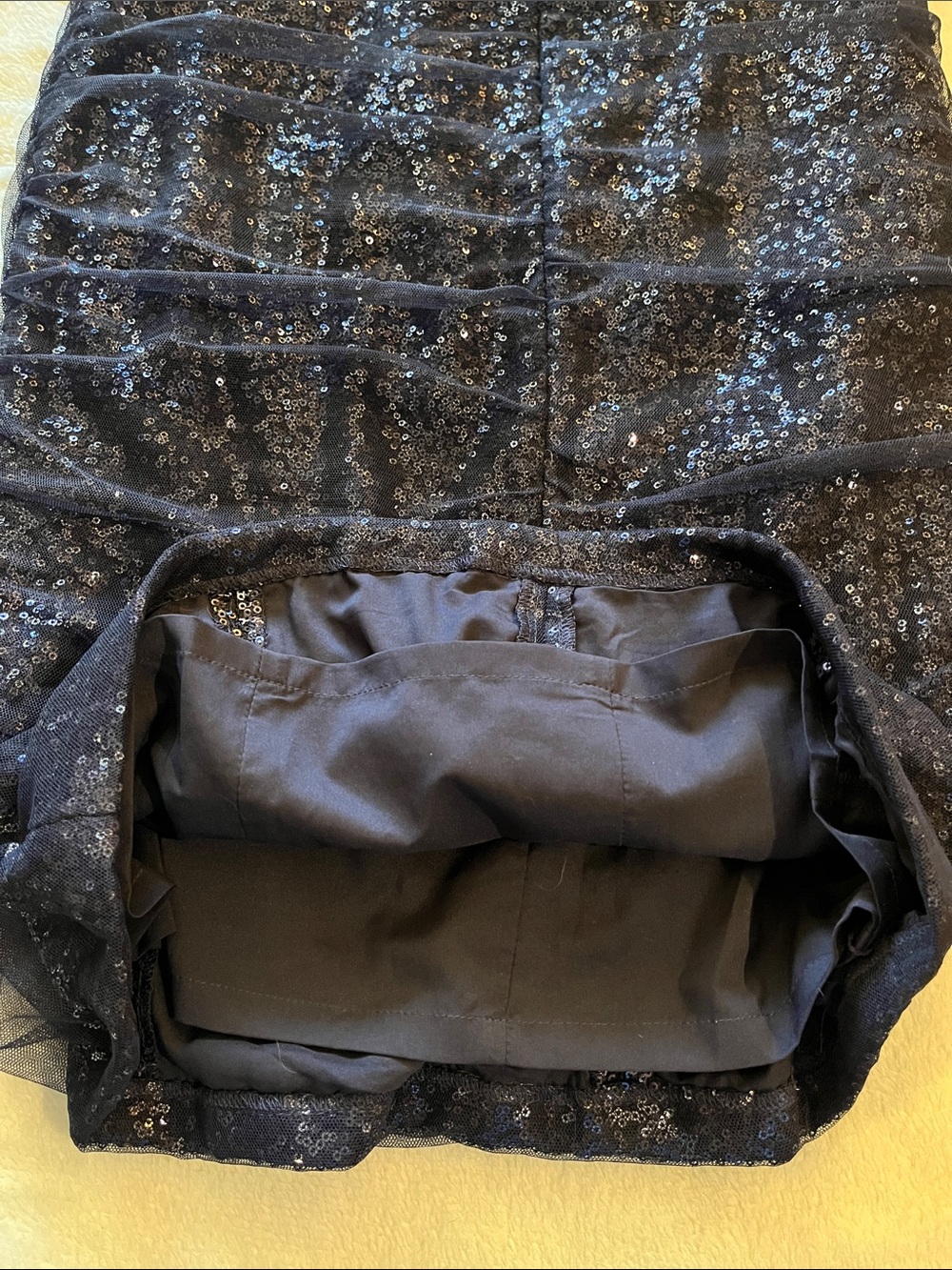 Ralph Lauren Sequin Dress w/ ruched tulle overlay. Cape sleeves. Navy blue. 6-8 - Picture 16 of 16